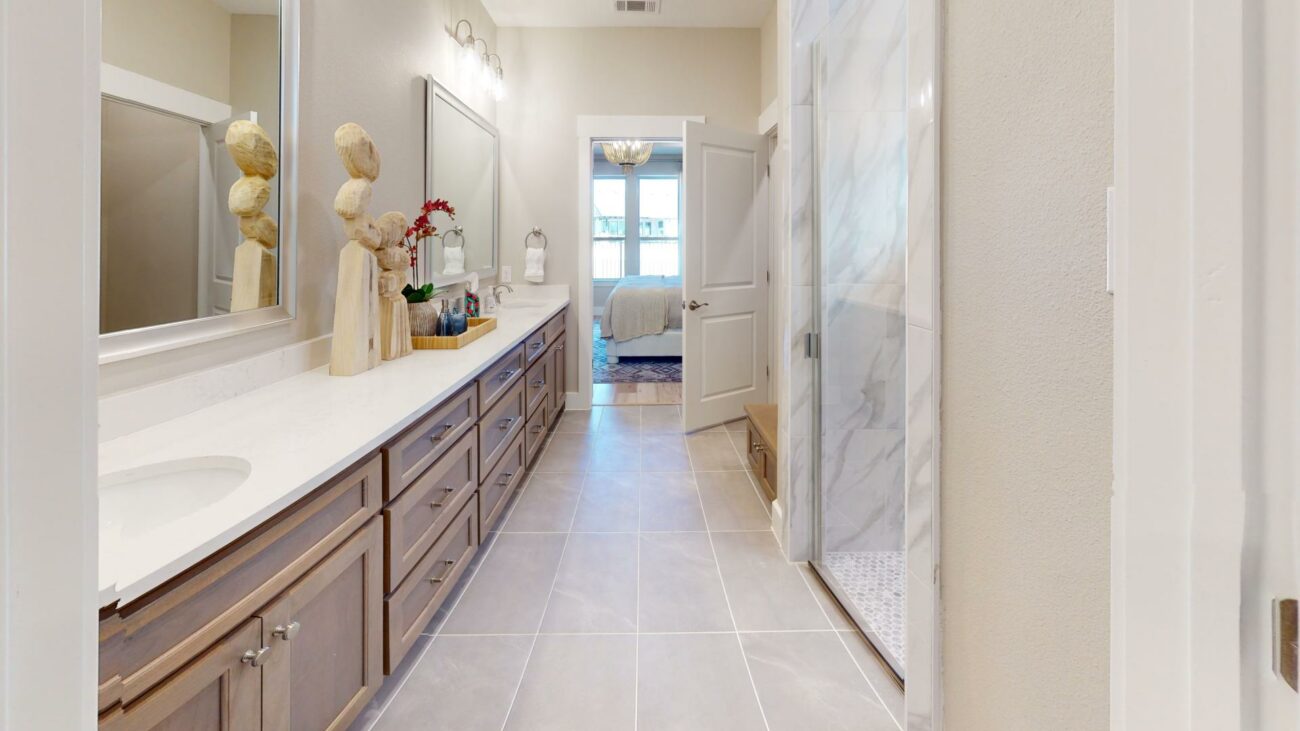 master bath at ladera living